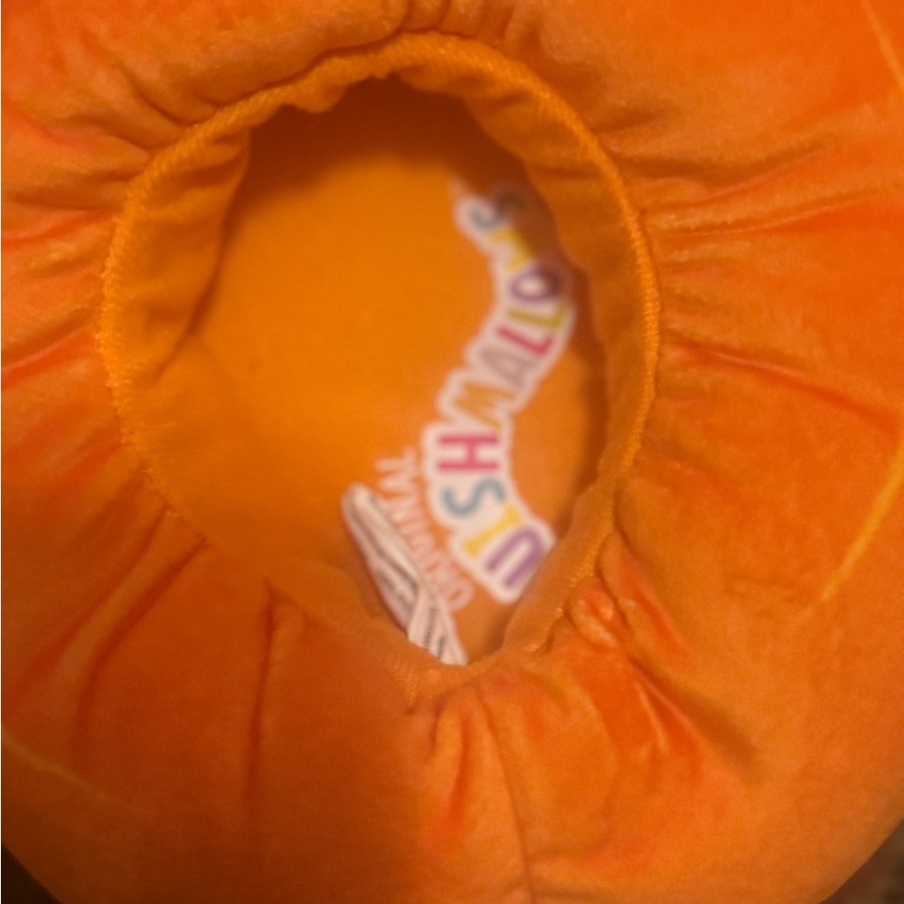 NWOT-  Bundle of ladies/big kid slippers. - Picture 3 of 5